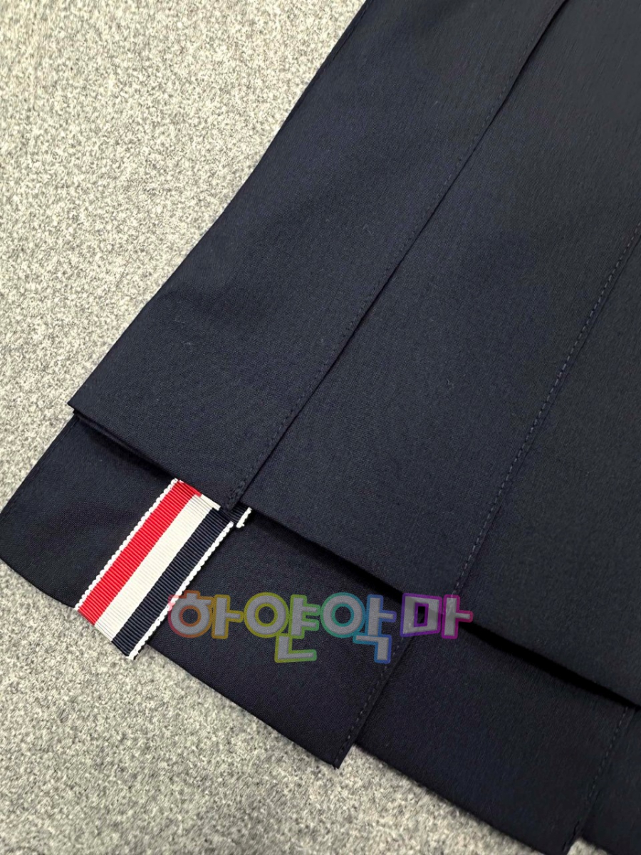 하얀악마 톰브라운 치마 (12).jpg