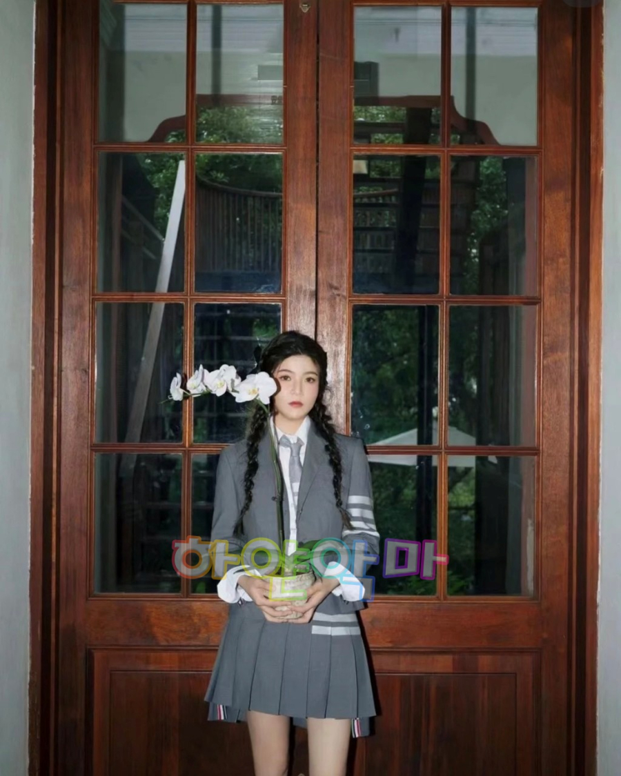 하얀악마 톰브라운 치마 (1).jpg