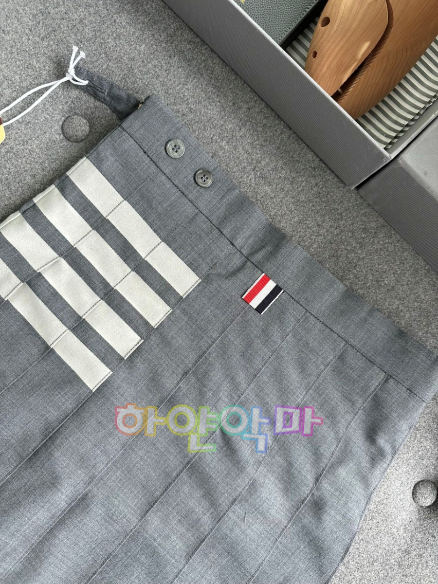 하얀악마 톰브라운 치마 (9).jpg