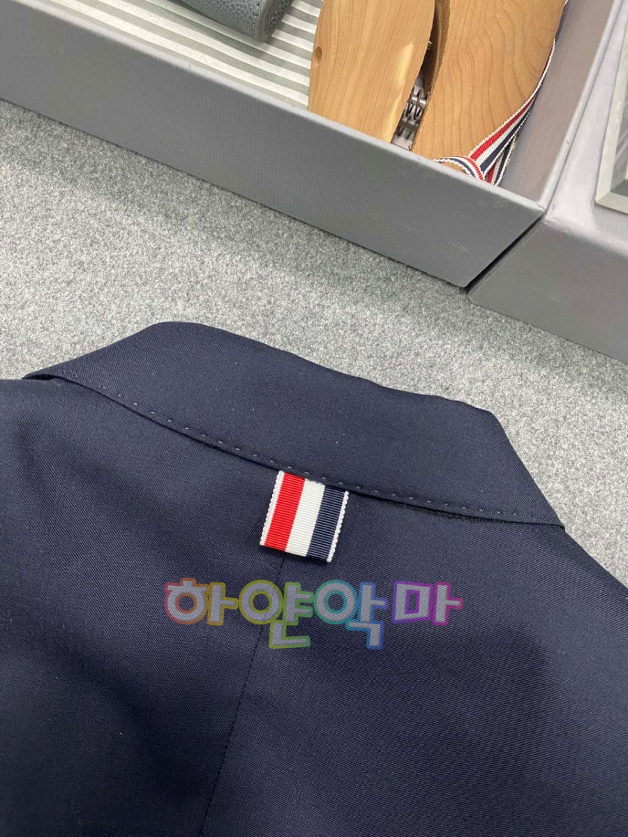 하얀악마 톰브라운 자켓 (13).jpg