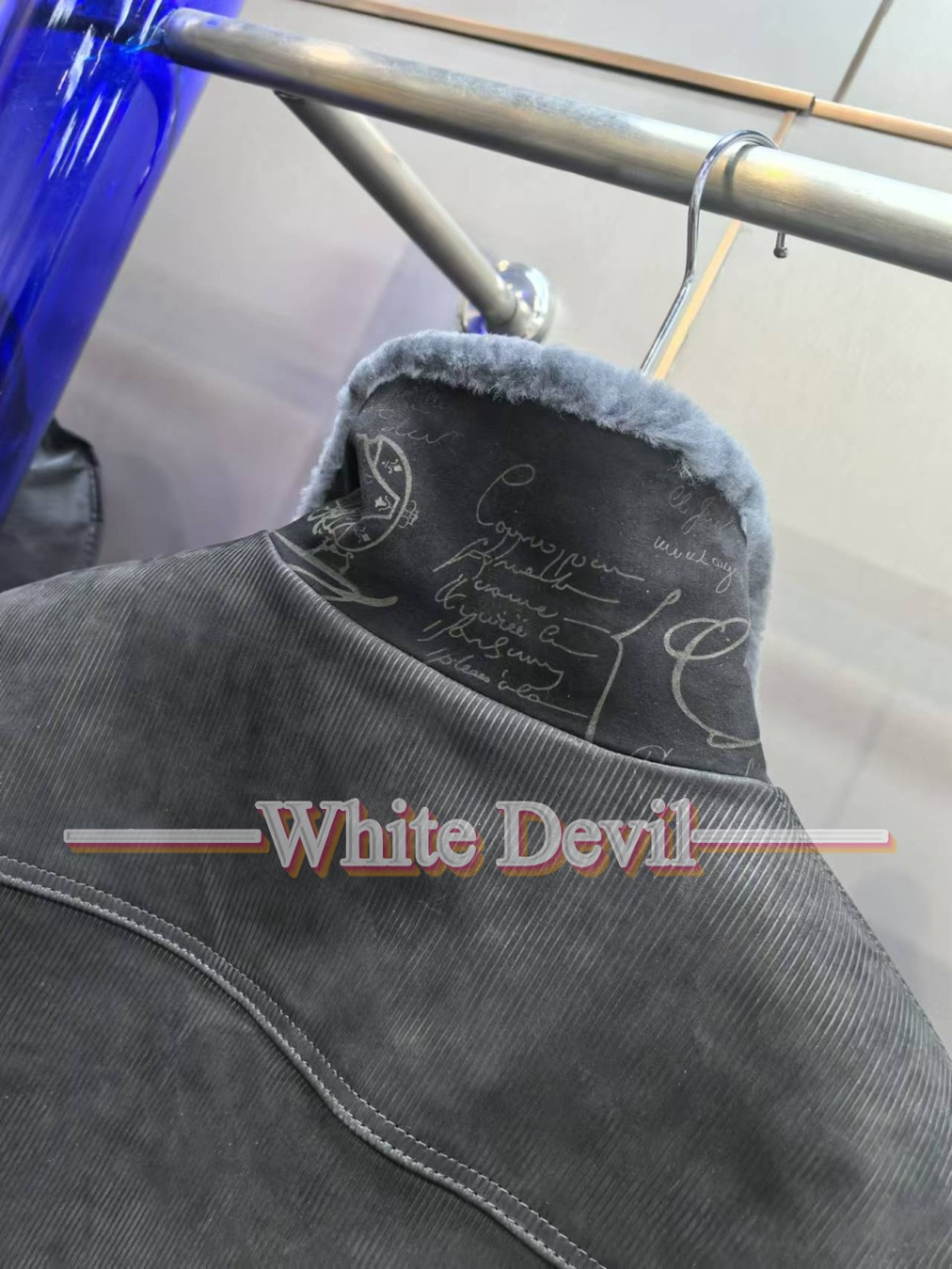 하얀악마 벨루티 무스탕 (3).jpg