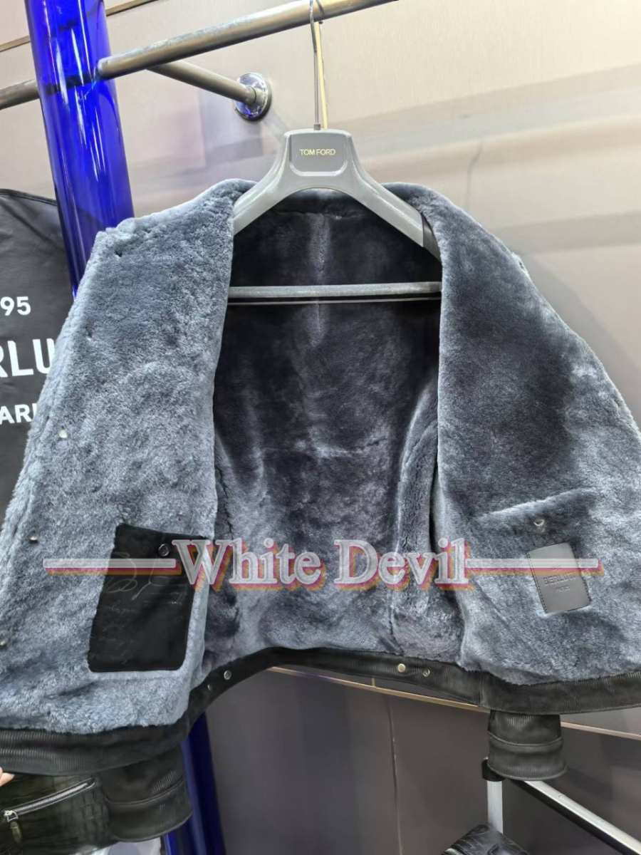 하얀악마 벨루티 무스탕 (8).jpg