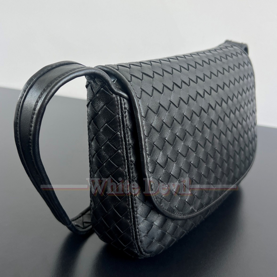 하얀악마 보테가 크로스백 (4).jpg