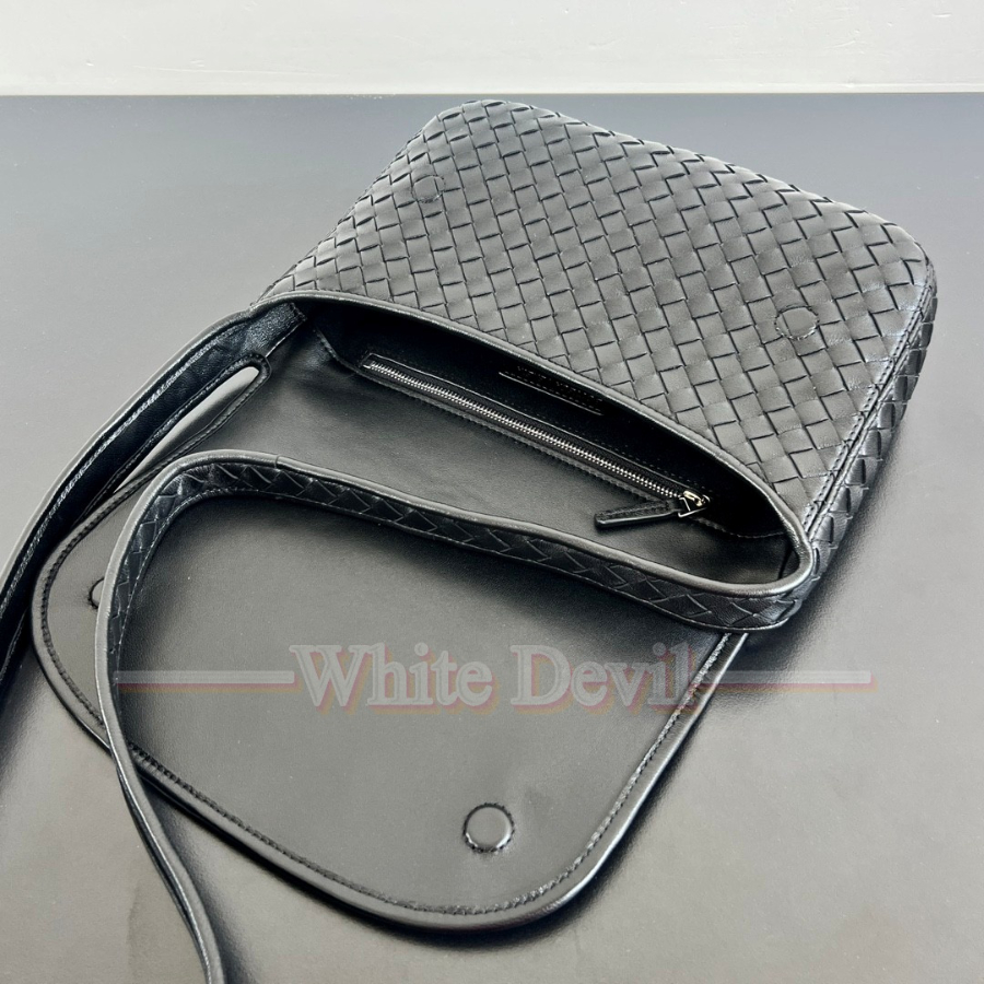 하얀악마 보테가 크로스백 (7).jpg