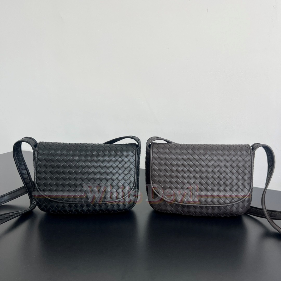 하얀악마 보테가 크로스백 (12).jpg