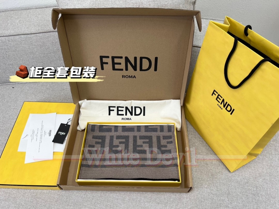 하얀악마 펜디 목도리 (3).jpg