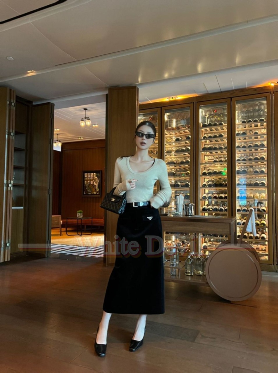 하얀악마 프라다 치마 (2).jpg