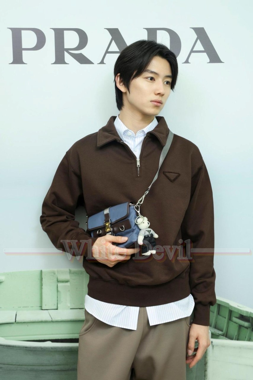 하얀악마 프라다 티셔츠 (1).jpg