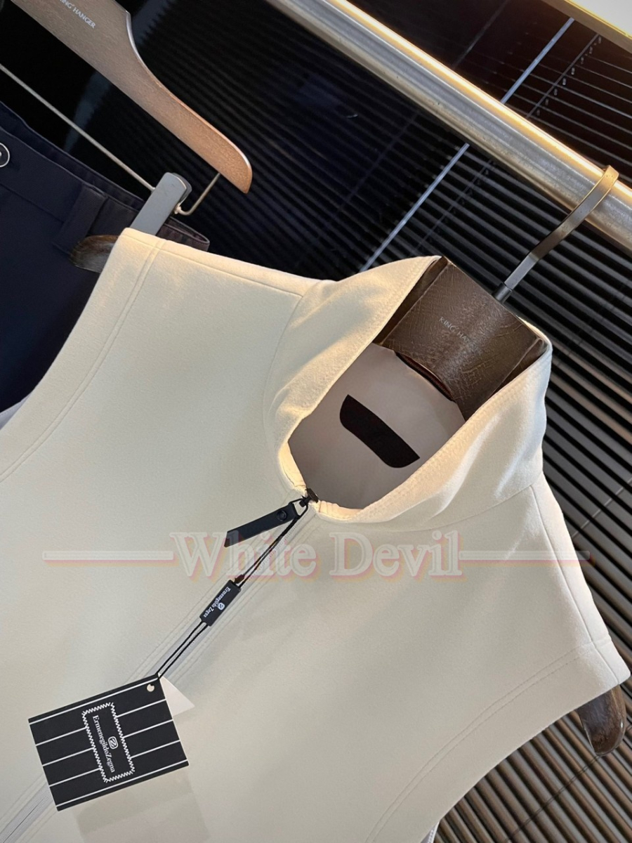 하얀악마 제냐 조끼 (3).jpg