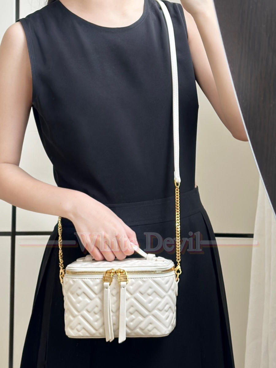 하얀악마 펜디 가방 (1).jpg