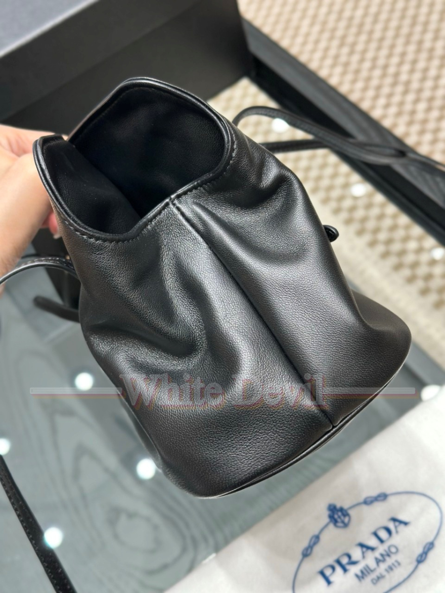 하얀악마 프라다 가방 (16).jpg