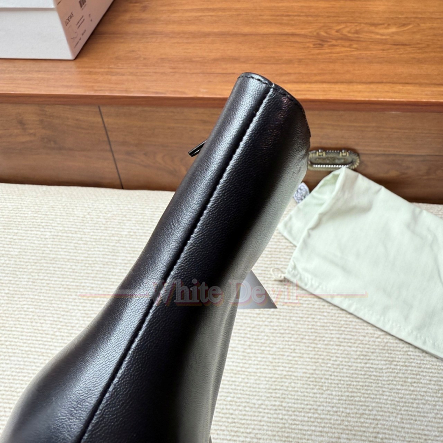 하얀악마 로에베 신발 (15).jpg