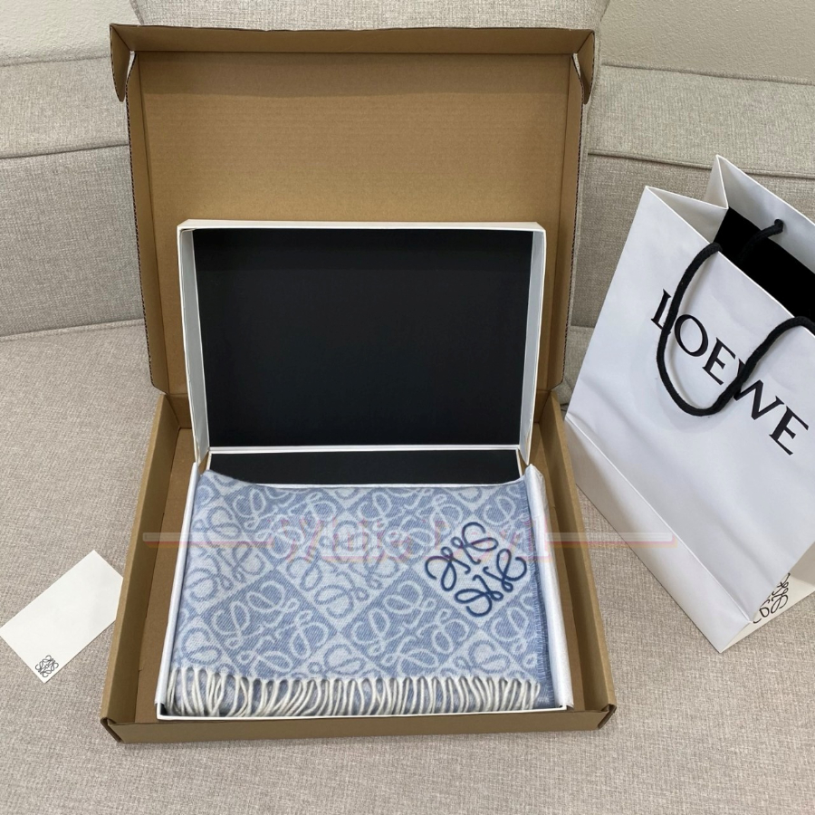 하얀악마 로에베 목도리 (2).jpg