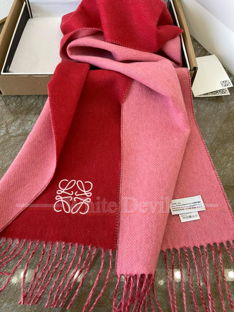 하얀악마 로에베 목도리 (9).jpg