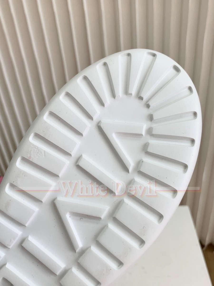 하얀악마 로저비비에 신발 (17).jpg