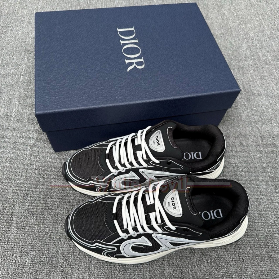 하얀악마 제냐 운동화 (3).jpg