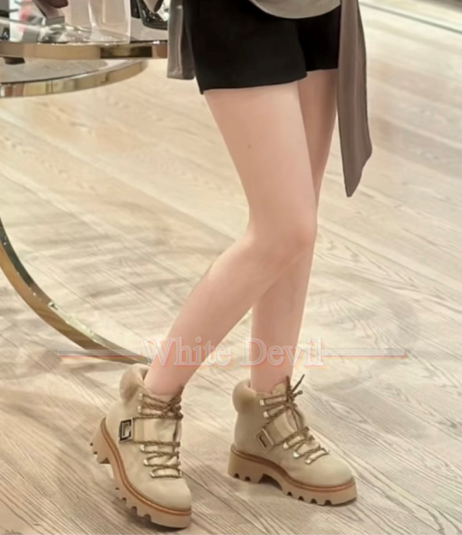 하얀악마 로저비비에 워커 (2).jpg