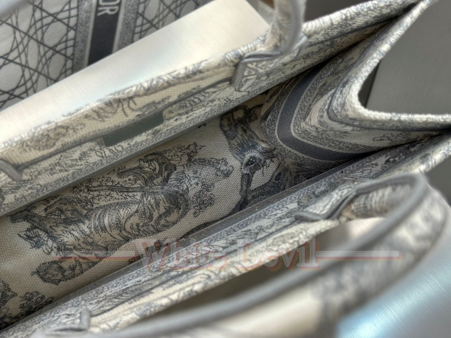 하얀악마 디올 북토트 (10).jpg