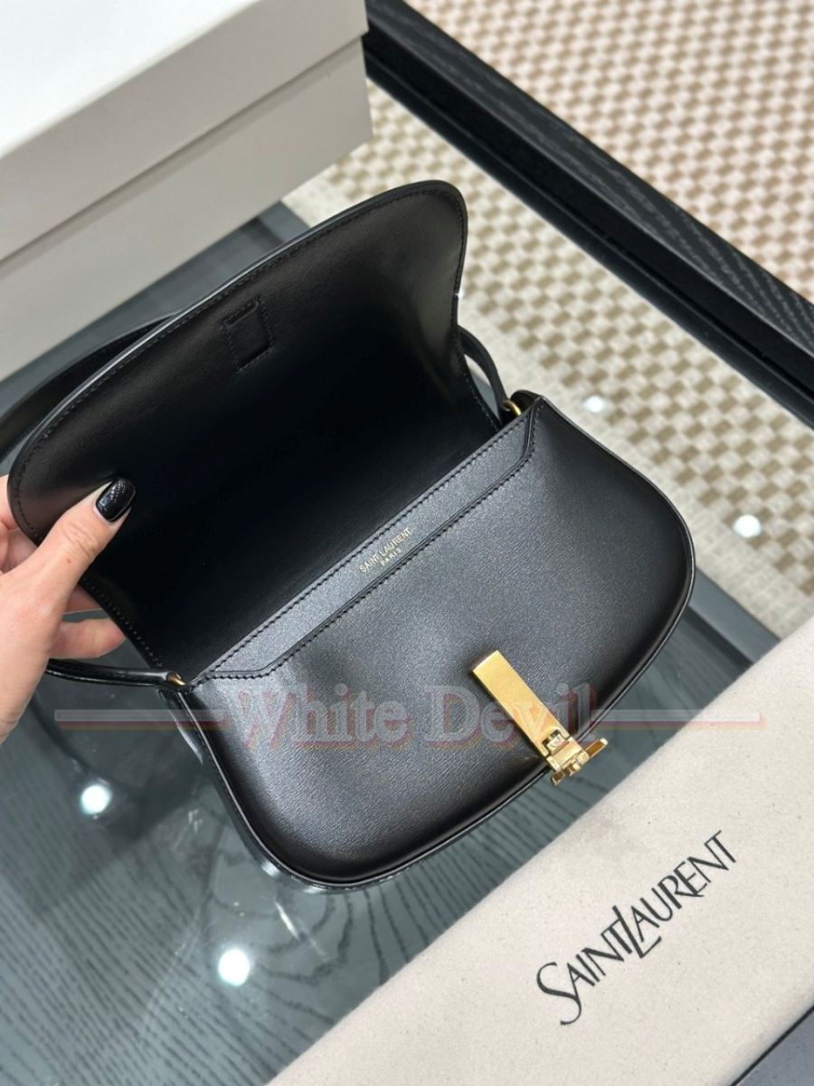 하얀악마 생로랑 볼테르 (7).jpg