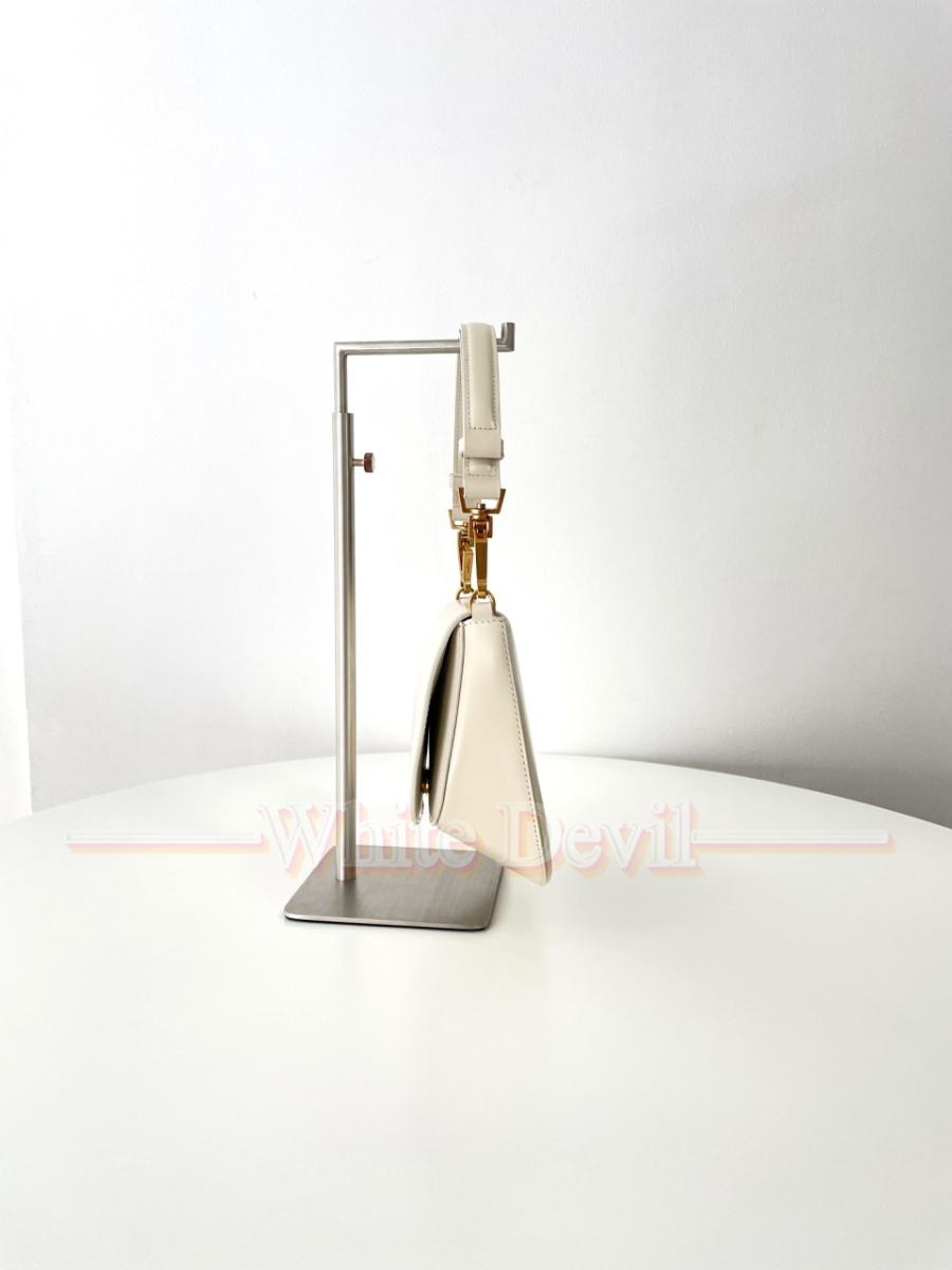 하얀악마 생로랑 볼테르 (6).jpg