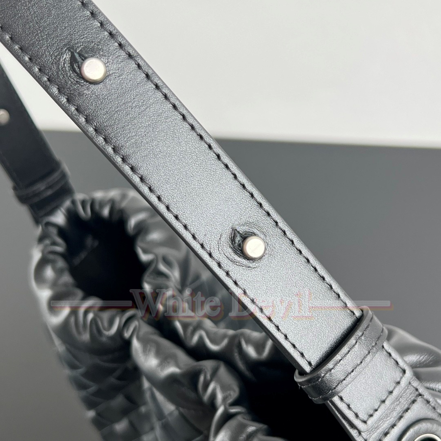 하얀악마 보테가 버킷백 (9).jpg