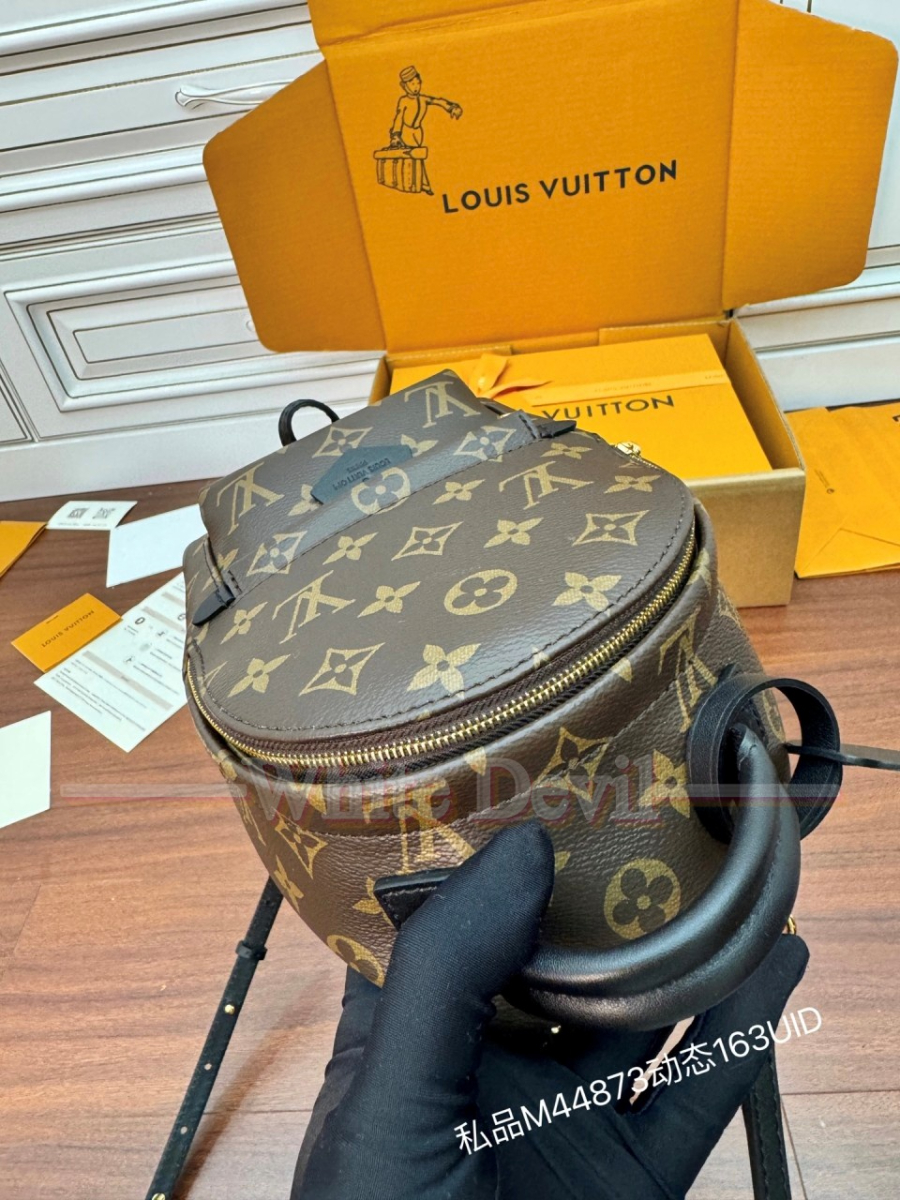 하얀악마 루이비통 팜스프링스 (3).jpg