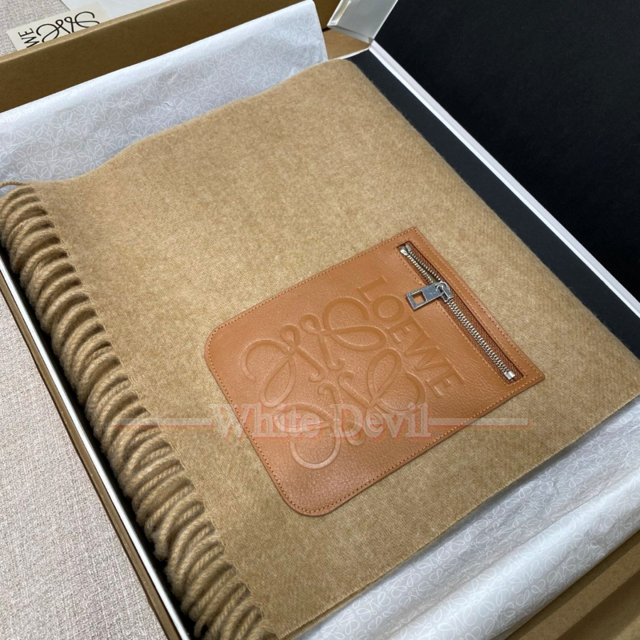 하얀악마 로에베 목도리 (3).jpg