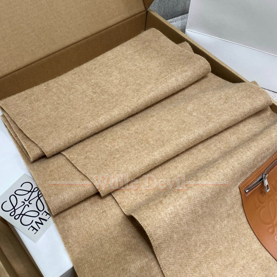 하얀악마 로에베 목도리 (4).jpg