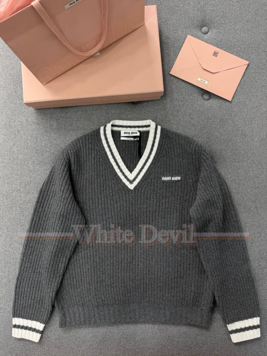 하얀악마 미우미우 니트 (4).jpg