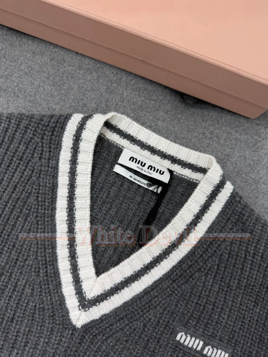 하얀악마 미우미우 니트 (11).jpg