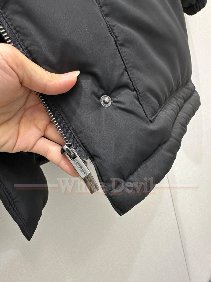 하얀악마 미우미우 레플리카 패딩 (8).jpg