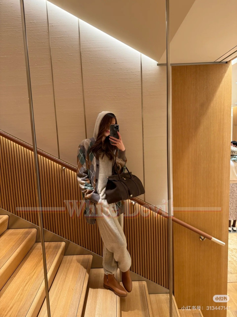 하얀악마 로로피아나 레플리카 가디건 (1).jpg