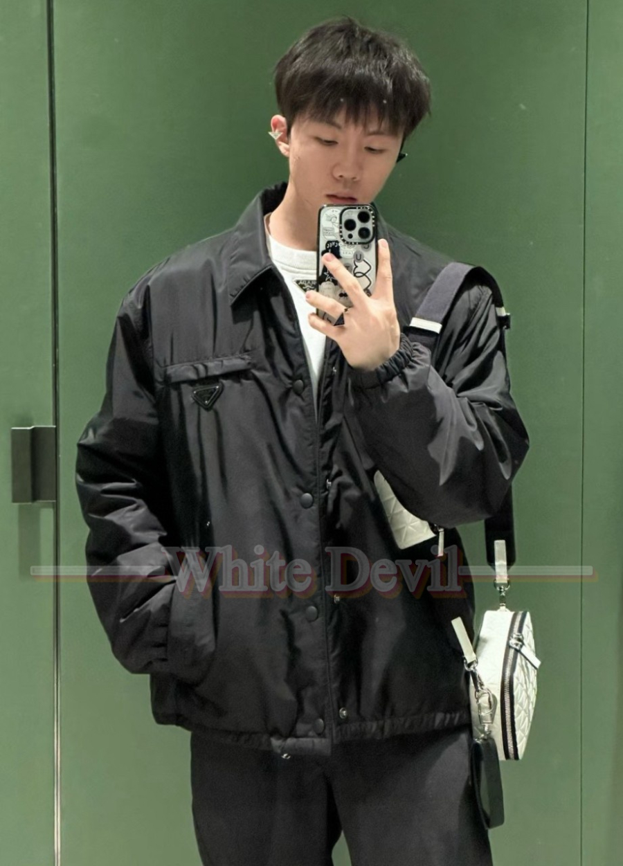 하얀악마 프라다 레플리카 점퍼 (2).jpg