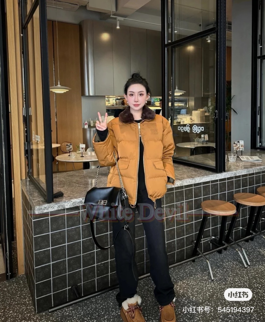 하얀악마 레플리카 미우미우 패딩 (2).jpg