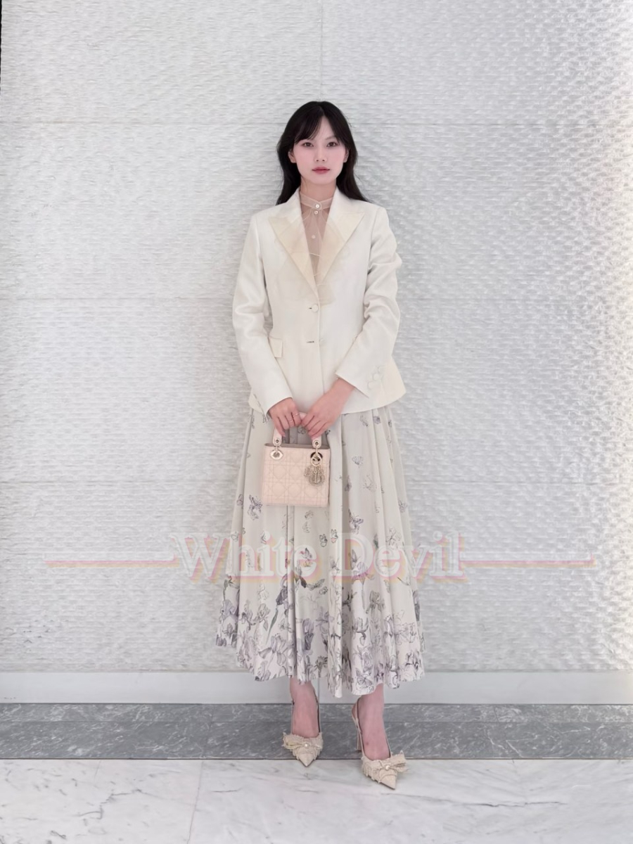 하얀악마 레플리카 디올 치마 (1).jpg