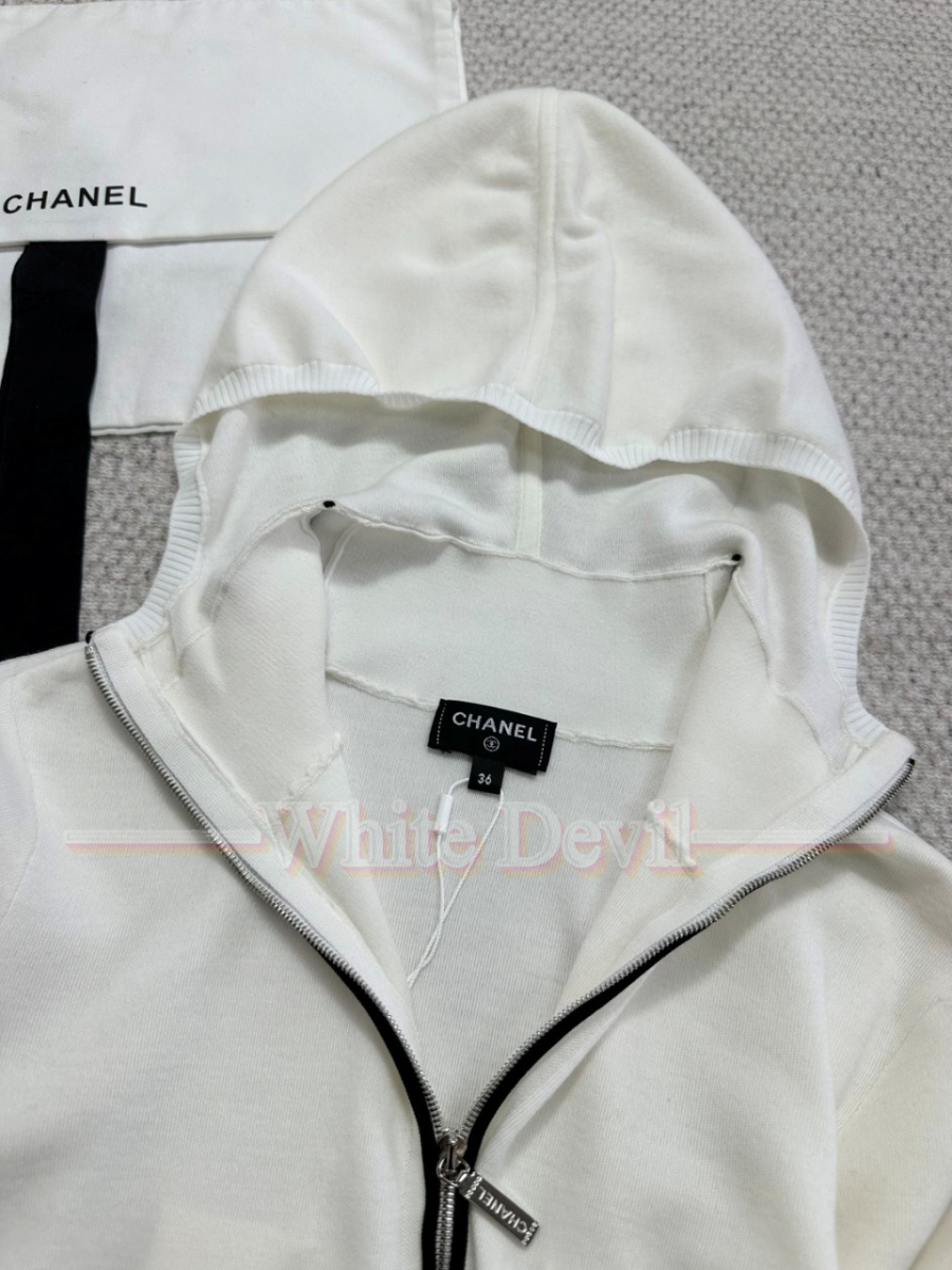 하얀악마 샤넬 집업 레플리카 (10).jpg