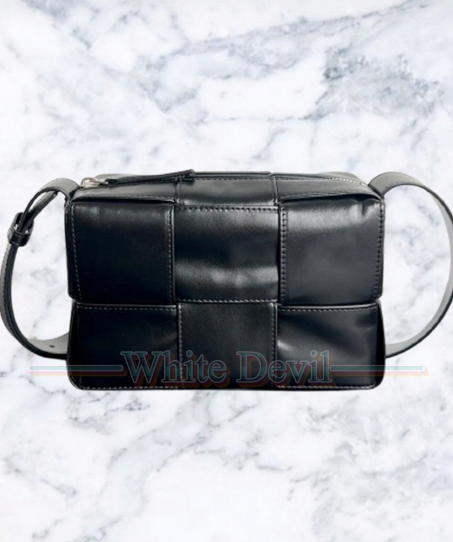 하얀악마 레플리카 보테가 카메라백 (10).JPG