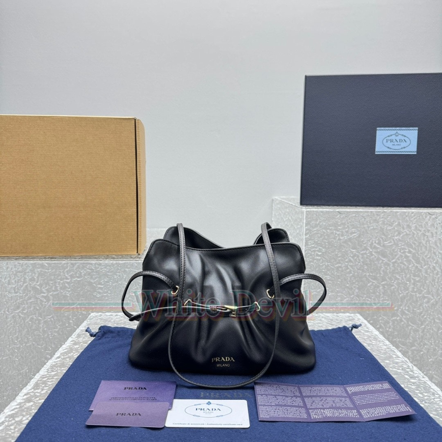 하얀악마 레플리카 프라다 가방 (1).jpg