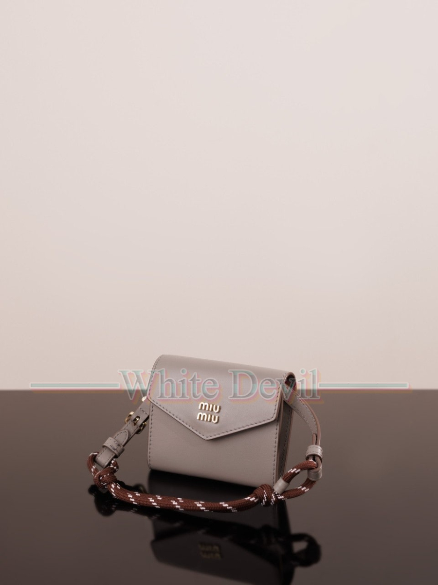 하얀악마 레플리카 미우미우 가방 (2).jpg