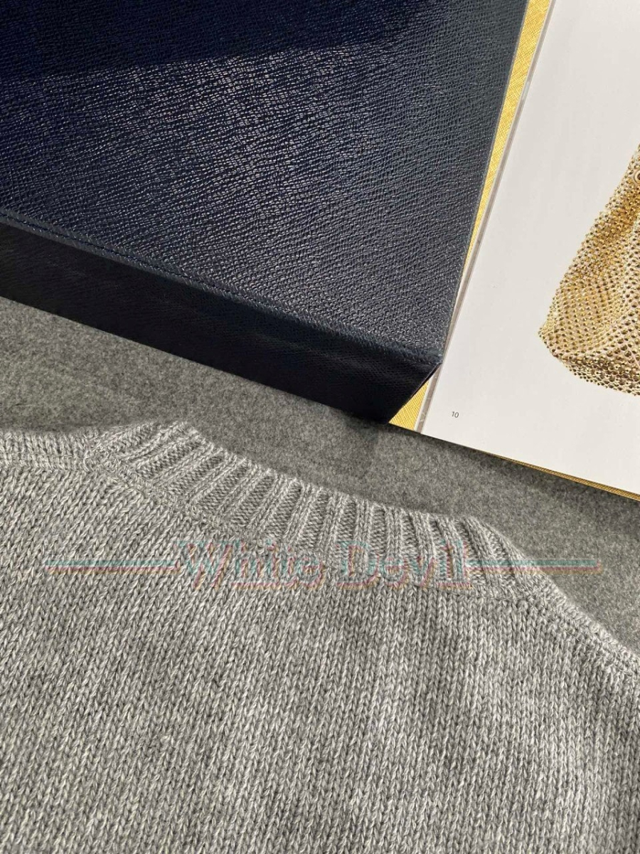 하얀악마 이미테이션 프라다 니트 (13).jpg