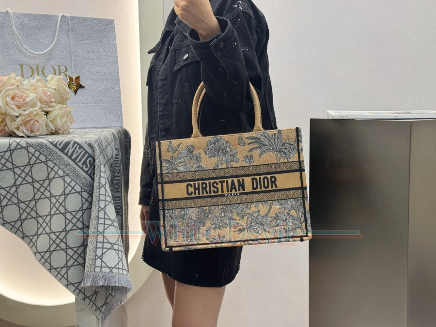 하얀악마 레플리카 디올 북토트백 (1).jpg