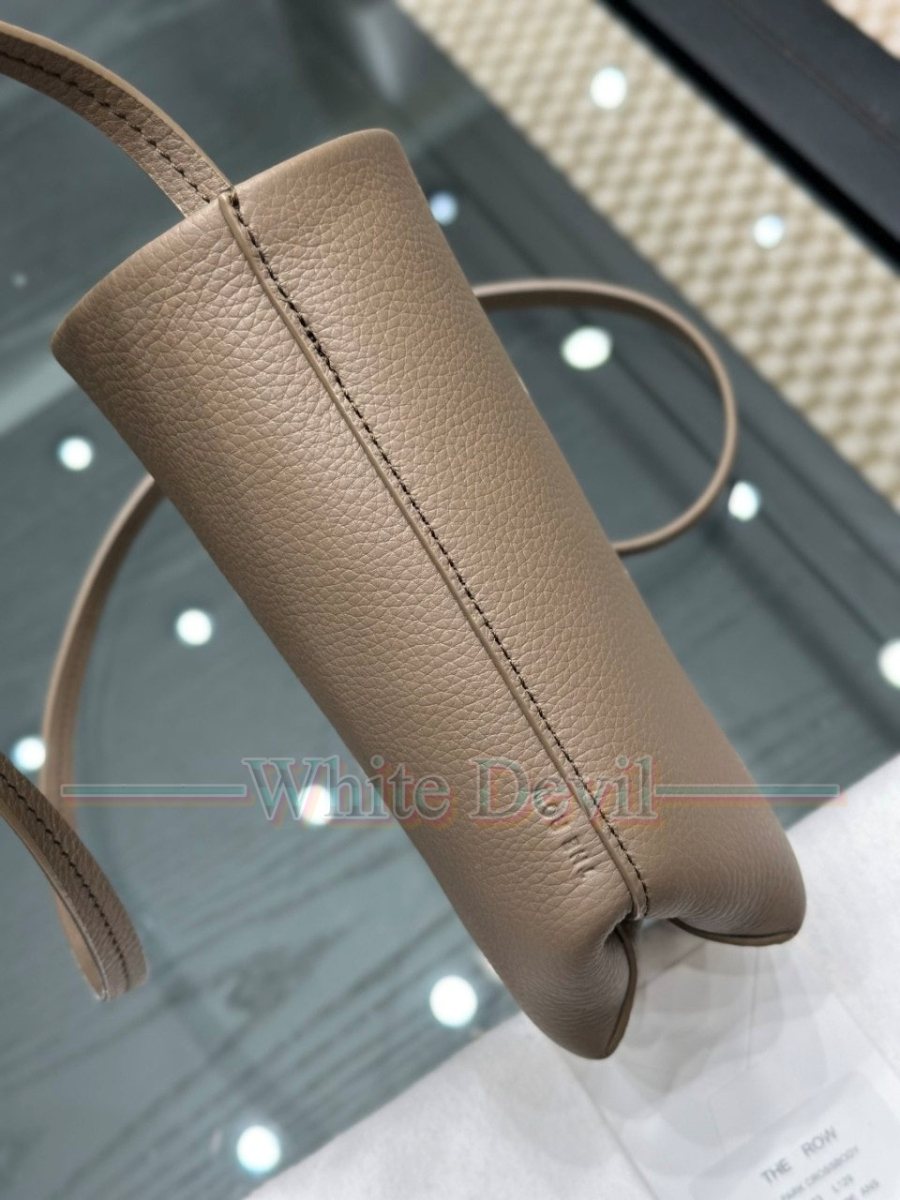 하얀악마 레플리카 더로우 크로스백 (6).jpg