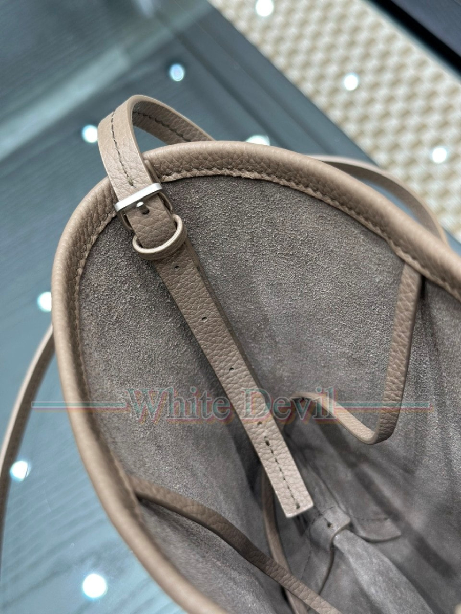 하얀악마 레플리카 더로우 크로스백 (9).jpg