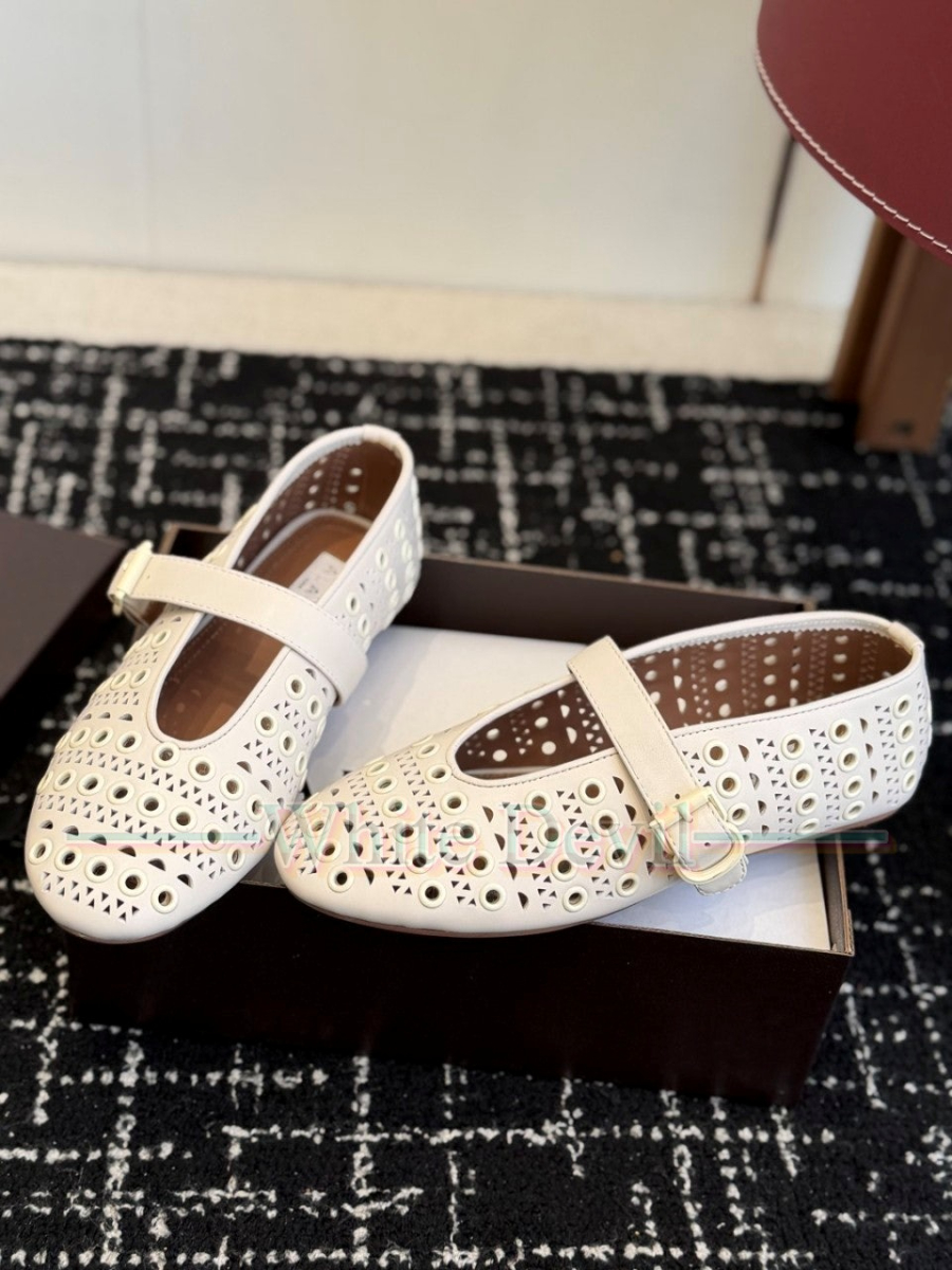 하얀악마 레플리카 알라이아 플랫슈즈 (3).jpg