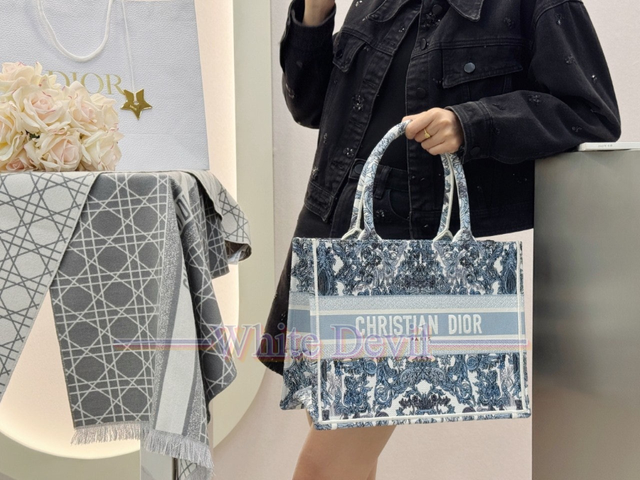 하얀악마 이미테이션 디올 북토트백 (1).jpg