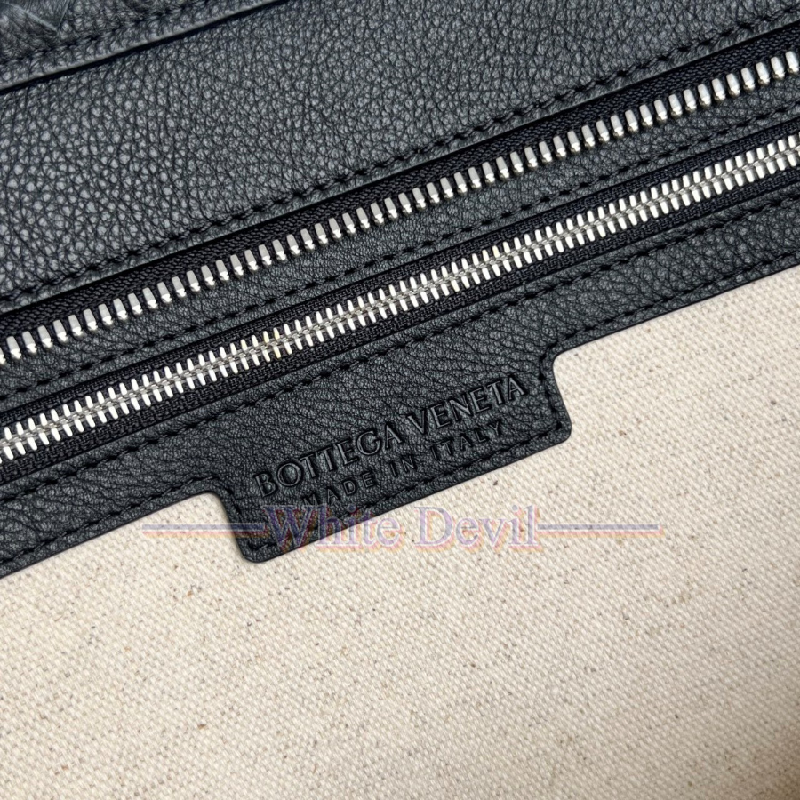 하얀악마 레플리카 보테가 메신저백 (9).jpg