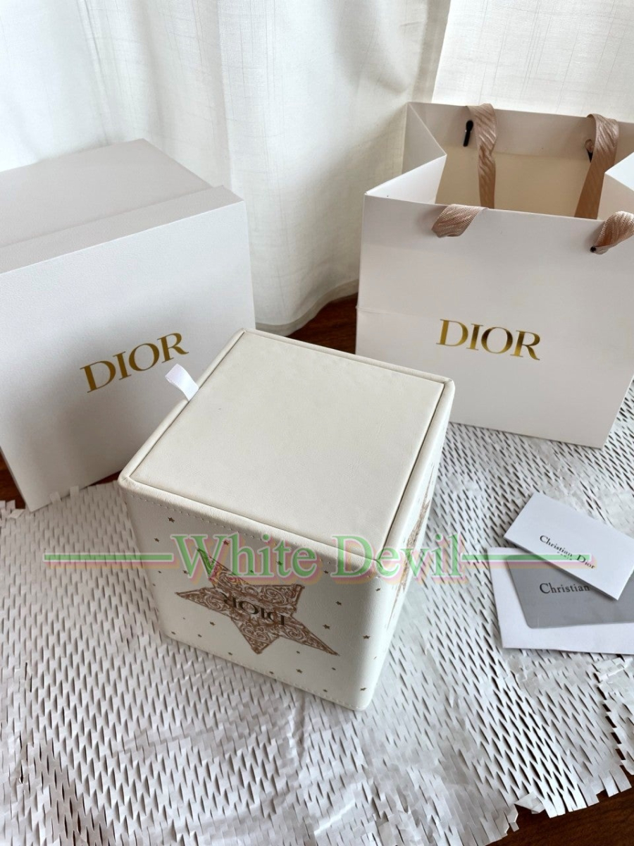 하얀악마 레플리카 디올 소품 (6).jpg