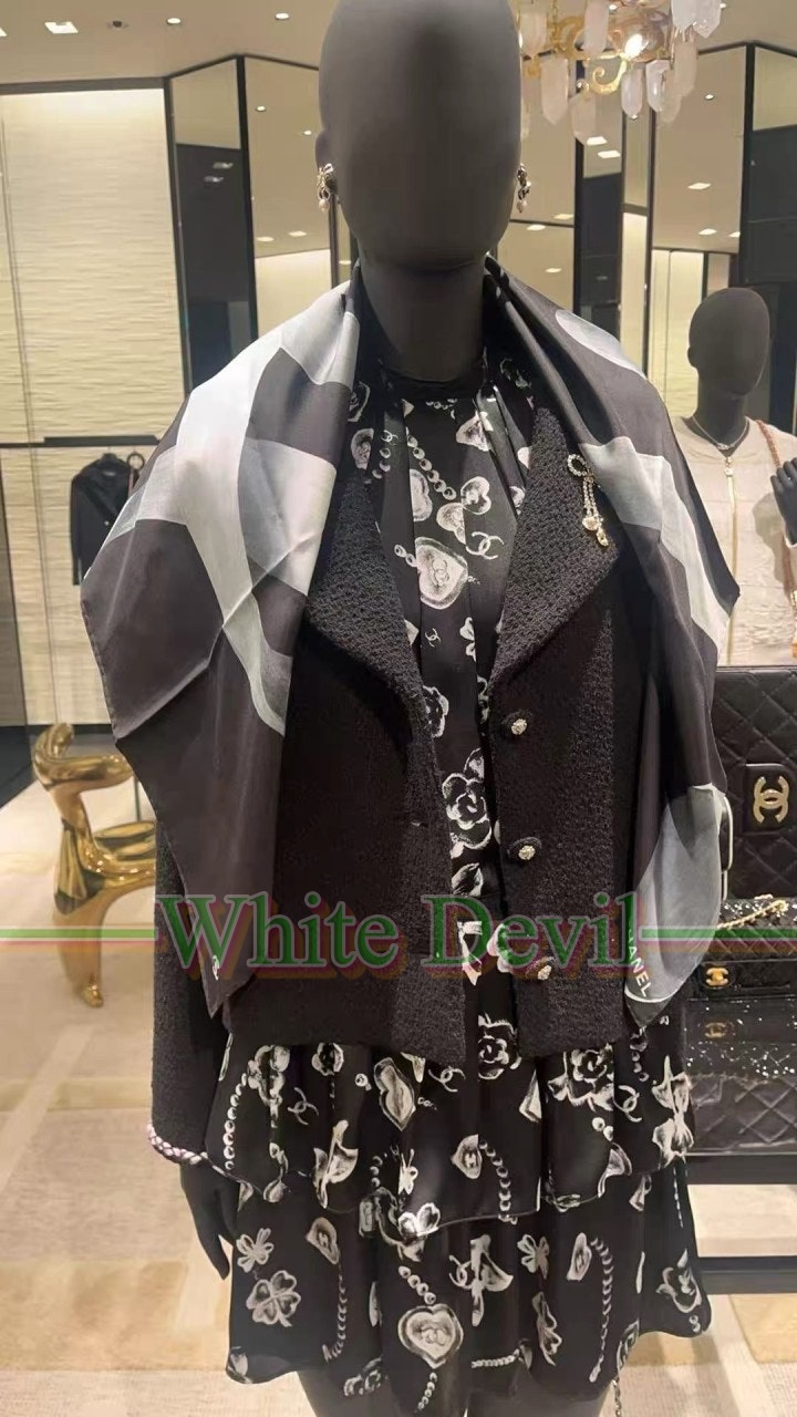 하얀악마 레플리카 샤넬 스카프 (1).jpg