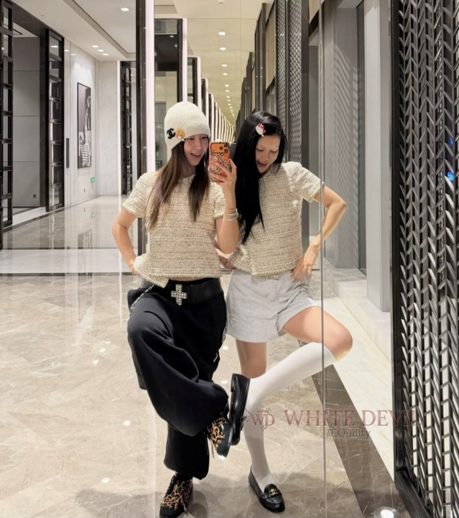 하얀악마 레플리카 샤넬 반팔자켓 (1).jpg