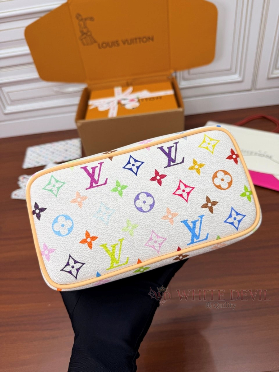 하얀악마 이미테이션 루이 파우치백 (10).jpg